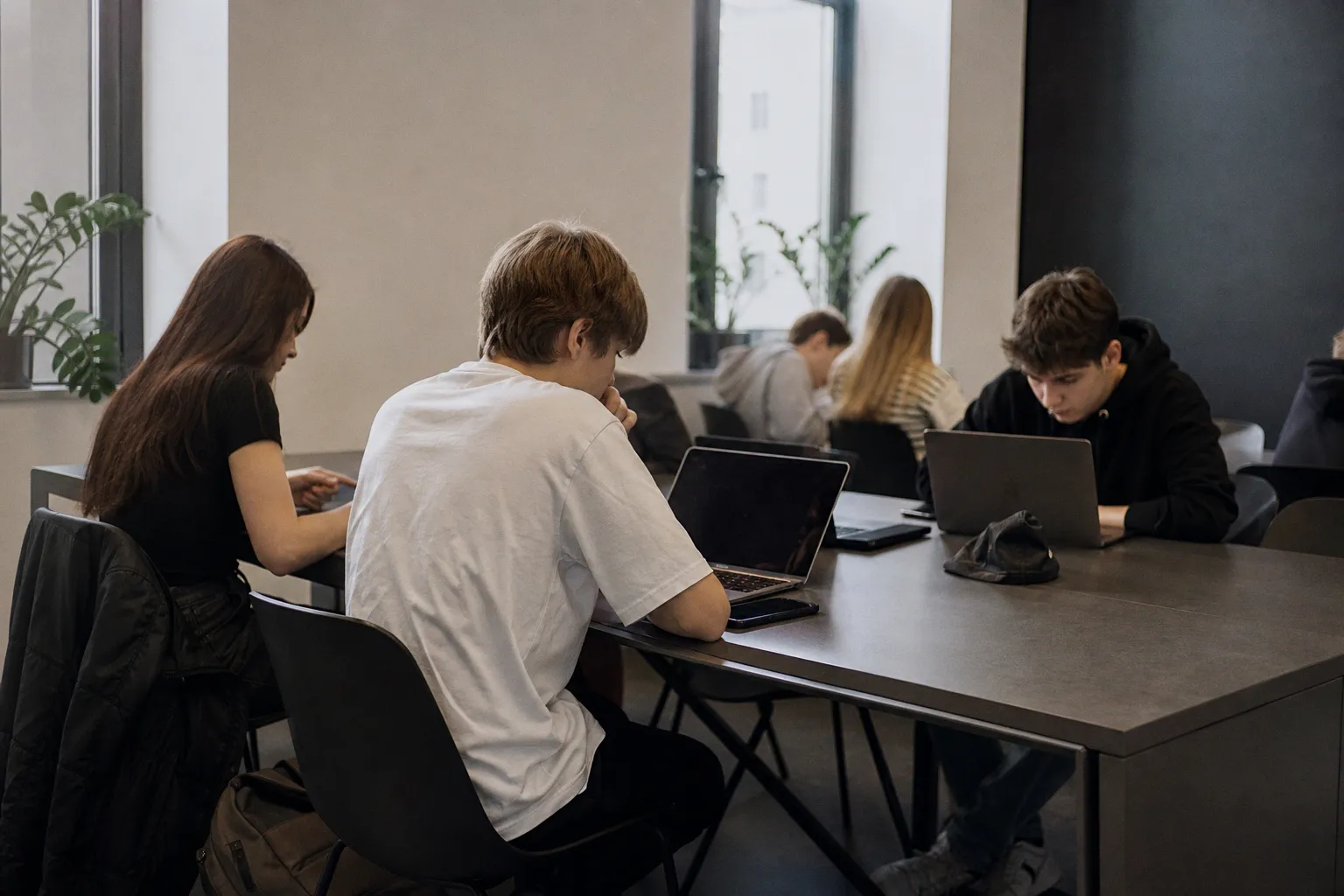 Роль ИИ в образовании: анализ модели школы Alpha School